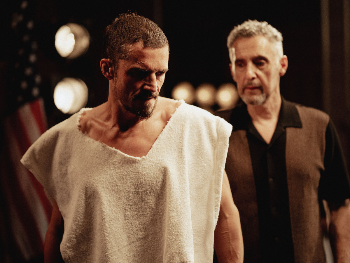 Фотография  для Приказ: Перейти границу