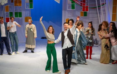 Новогодний серпантин. На том же месте, в тот же час...