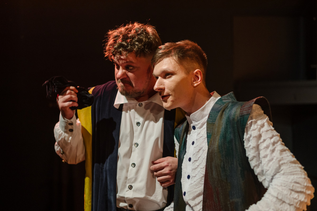 Фотография  для Новогодний серпантин. Собака на сене