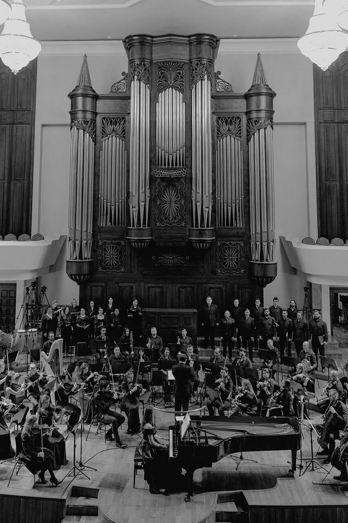 Фотография  для Оркестр CAGMO. Симфония Queen при свечах