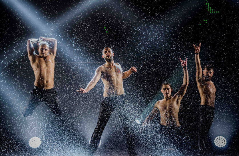 Фотография  для Шоу под дождём V. Признание в любви