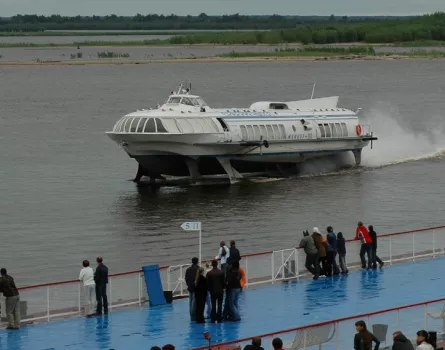 Между ХМАО и ЯНАО пустили дополнительные речные рейсы