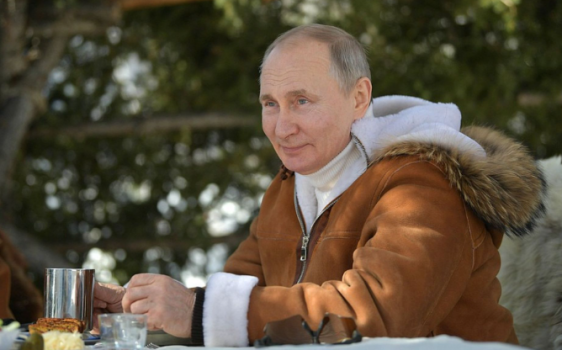 Путин впервые прилетел на Чукотку, где познакомился с удивительным комплексом — такое в вечной мерзлоте большая диковина