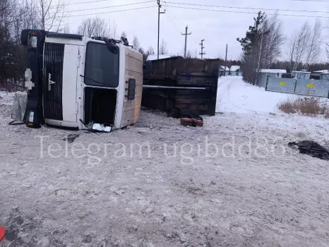 В ХМАО произошло ДТП с большегрузом: подробности аварии