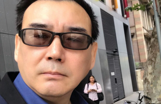 В Китае австралийского писателя приговорили к смертной казни — в чём его обвинили