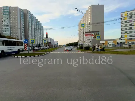 В Радужном электросамокатчик сбил 45-летнего дорожного рабочего