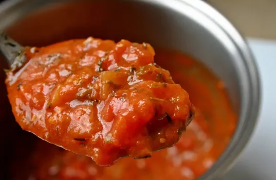 В Венгрии лечо готовят только так: получается пикантным и вкусным — улетает со стола за 1 минуту, и 50 банок будет мало на зиму