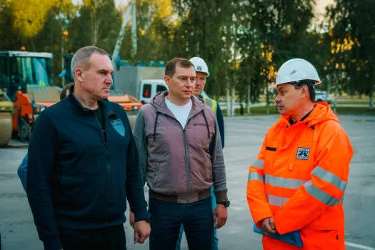 Губернатор ХМАО оценил ход строительства дома для сирот и ремонт дорог в Урае