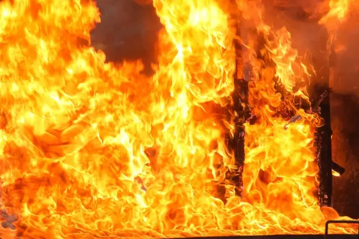 В городе ХМАО сгорел магазин на 240 квадратных метров