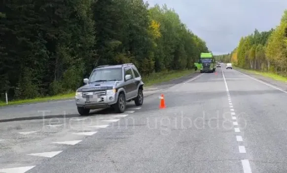 На трассе ХМАО в ДТП с большегрузом пострадал водитель легковушки