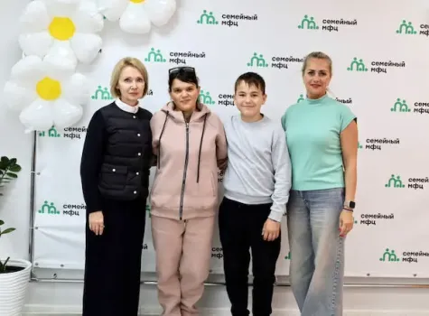 В ХМАО ребёнок после почти 10 лет разлуки пытается вернуться к матери, лишённой родительских прав