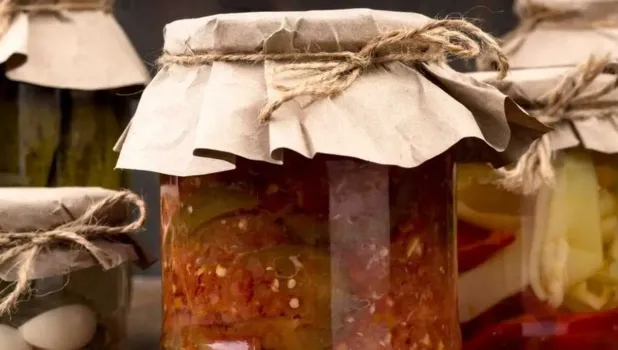Салат «Тройка» на зиму: получается пикантным и вкусным — незаслуженно забытый рецепт