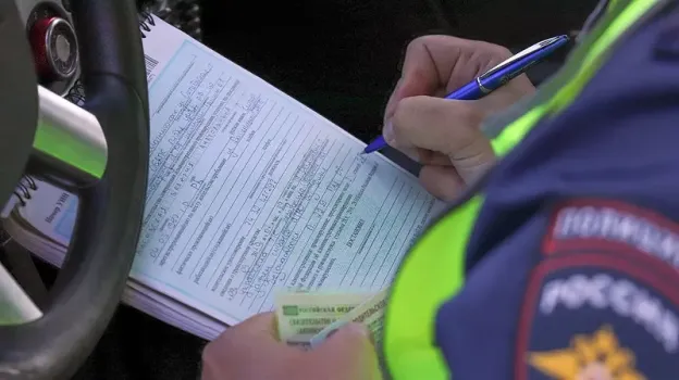 В ХМАО водитель автобуса понёс ответственность за опасную парковку у детсада