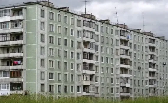Более 90 югорских семей переехали из фенольных домов с начала года