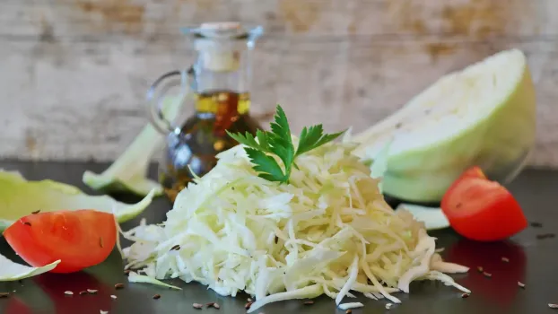 Сделала эту капусту, съели за 3 дня: хрустящая, сочная и вкусная — у домашних только за ушами пищало