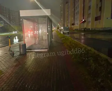 В Сургуте ребенок на электросамокате сбил и травмировал пешехода