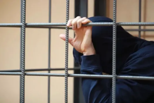 Суд ХМАО арестовал водителя, который ударил сотрудника ДПС