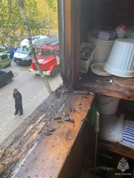 В Нижневартовске загорелся балкон из-за непотушенного окурка