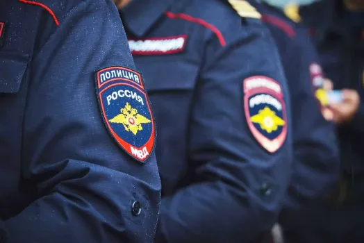 В ХМАО под окнами многоэтажного дома нашли труп женщины