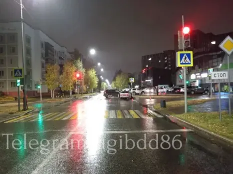 Жестокое ДТП в Сургуте: два автомобиля вылетели на красный на перекрестке