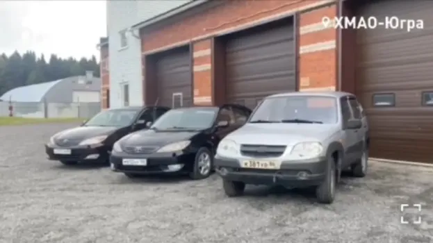 Налоговики Югры передали на фронт три автомобиля