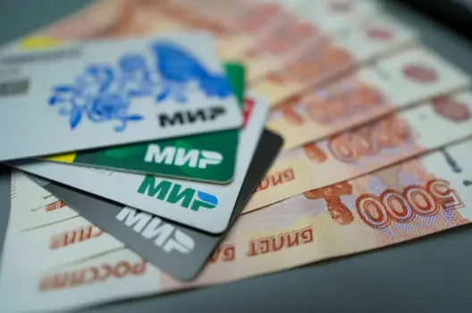 В Нягани осудили молодого человека, расплатившегося найденной банковской картой