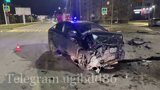 В Сургуте ночью столкнулись два Hyundai: пострадали пассажирки