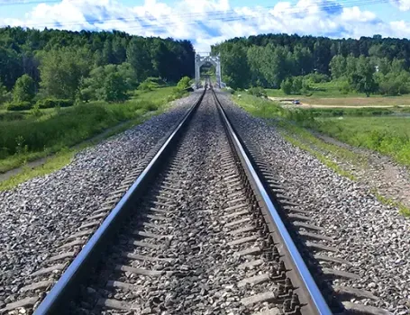Более 60 километров ж/д путей отремонтировали в ХМАО и ЯНАО с начала сезона