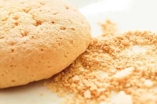 Заливаем муку горячим молоком — и через 12 минут гора вкуснятины к чаю готова: быстро и просто