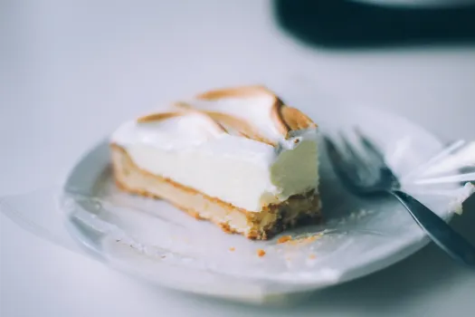 С таким пирогом и торта не надо: нежный и вкусный, просто тает во рту — домочадцы требуют печь его каждый день