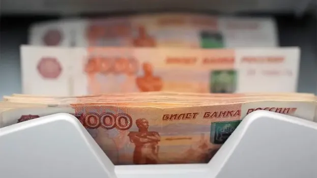 В Югре резко упали зарплаты: медианный доход снизился на 8%