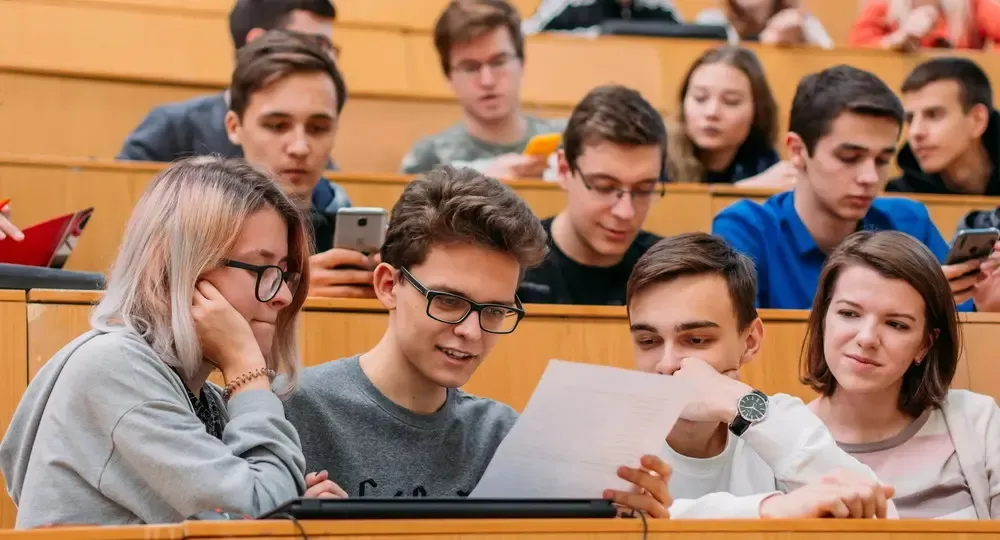Студентам в Югре предлагают творческую подработку: сколько им готовы платит