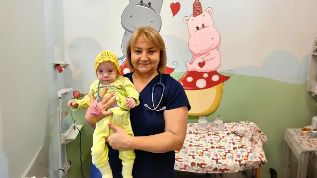 «Боролись за каждый вдох»: в Сургуте врачи спасли девочку, родившуюся с весом всего 560 граммов