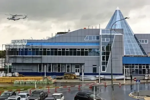 В Ханты-Мансийске ограничили въезд на парковку аэропорта до конца года