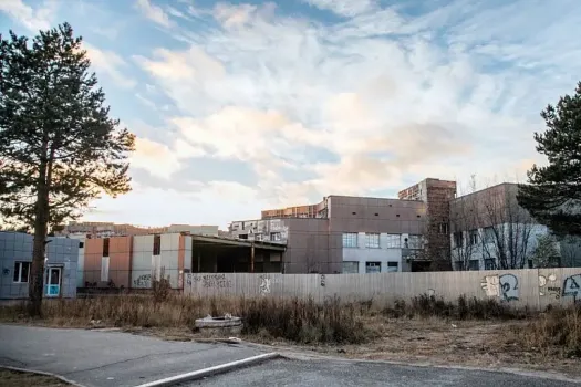 Поставили на паузу: недостроенное здание морга в Сургуте передумали сносить