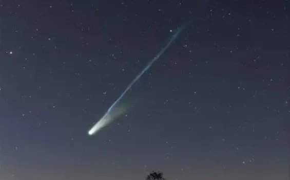 Жители Нефтеюганска заметили в ночном небе метеорит