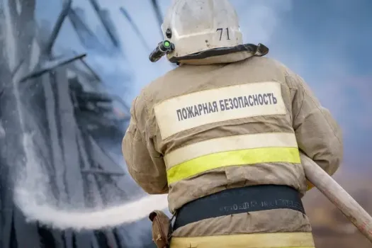 В Покачах пожар в гаражном кооперативе едва не уничтожил соседние строения