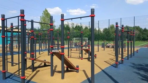 В Нижневартовске установят две современные площадки с безопасным покрытием