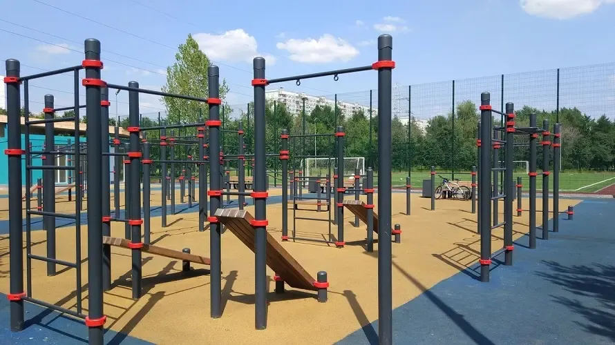 В Нижневартовске установят две современные площадки с безопасным покрытием