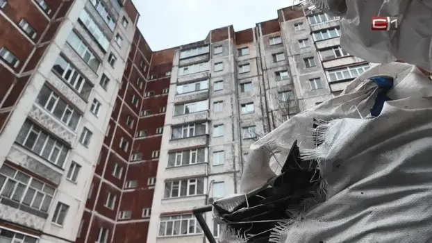 Квартиру в многоэтажке Сургута уже месяц топит в процессе капремонта крыши дома