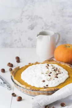 Нежный и сочный тыквенный пирог «3 молока»: сгущенка, молоко и сливки — десерт просто тает во рту