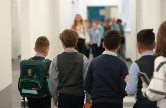 Дети в ХМАО остались без школы: первый подрядчик сорвал сроки капремонта