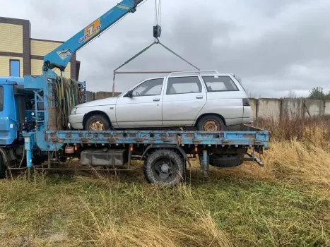 Из дворов Нягани вывезли 19 бесхозных автомобилей за 2025 год