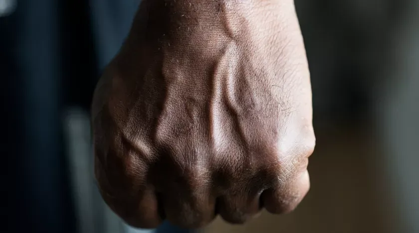 В ХМАО мужчина, который избил ребенка, отделался штрафом