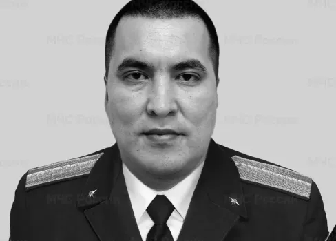 Новая смерть на пожаре в ХМАО: Пожарный погиб при спасении пенсионера из горящего дома