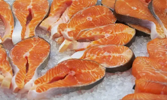 Цены на рыбу и икру в ХМАО бьют рекорды: сколько стоят деликатесы на Новый год