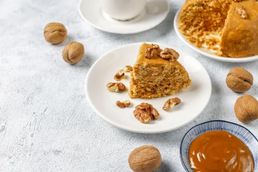 Ароматный тыквенный пирог с орехами и корицей: пышный, нежный и хрустящий — идеален для вечернего чаепития