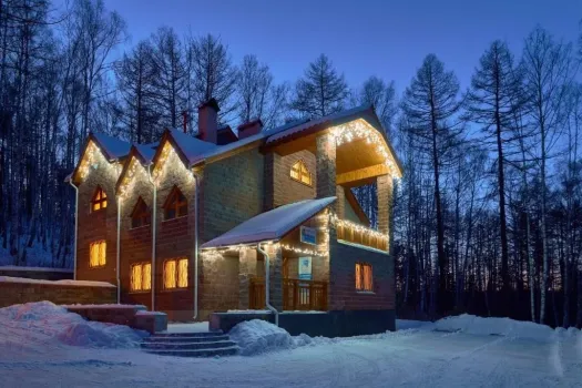 До 120 тысяч рублей в сутки: в ХМАО взвинтили цену на аренду коттеджей на Новый год