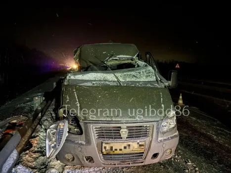 Ночная авария под Нефтеюганском: в столкновении «ГАЗели» и КАМАЗа погибли два человека