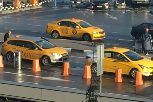 Бунт таксистов, рост МРОТ и аншлаг на концерте «Любэ»: главные новости ХМАО на утро 15 ноября